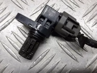 J5T30571 Датчик коленвала Mazda 3 BK Арт e11123465, вид 2