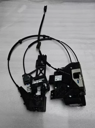 AV1A-R21813-CG,AV11-R219A65-AH Замок двери Ford B-Max Арт AL16950198536, вид 1