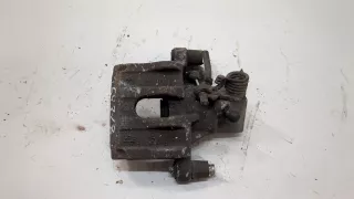 BPYK2671XB Суппорт тормозной задний левый Mazda 3 BK Арт 20601430, вид 1