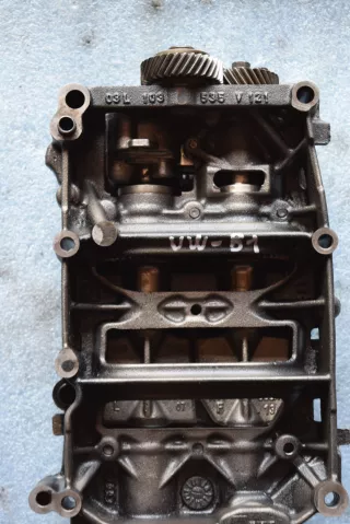 03L103535,03L103537 Насос масляный Volkswagen Multivan T5 Арт M3, вид 1