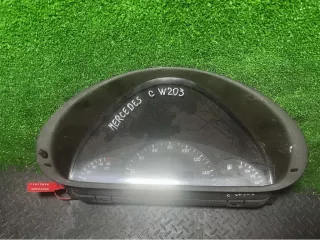 88311323 Щиток приборов (приборная панель) Mercedes C W203 Арт 28348, вид 1