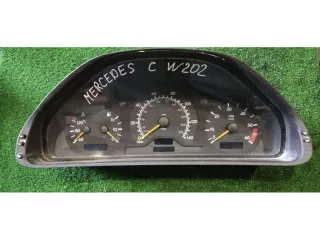 88311265 Щиток приборов (приборная панель) Mercedes C W202 Арт 28357, вид 1