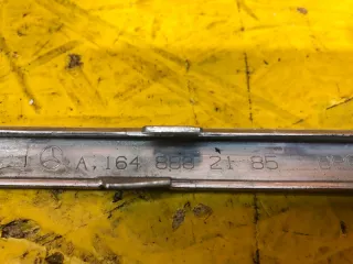 A1648882185 Молдинг решетки радиатора левый Mercedes ML W164 Арт MA57910, вид 3