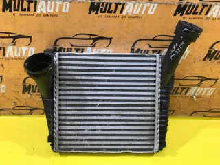 8ml376729571 Интеркулер передний правый Porsche Cayenne 958 Арт MA70778, вид 1