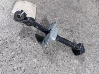  ограничитель открывания двери Mazda 3 BK Арт 46023005647, вид 1