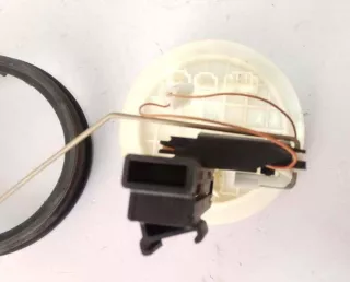 16146765824 Датчик уровня топлива BMW 5 E60/E61 2.5л i Арт 2024221, вид 2