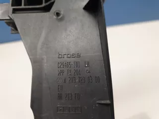A2137230300 Кронштейн замка двери передний левый Mercedes E W213 Арт ZAP222966, вид 2