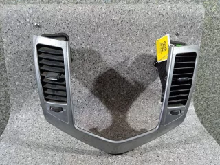 96829368,96829367,96989984,96989986 Накладка декоративная на торпедо Chevrolet Cruze J300 Арт 46023028005, вид 1