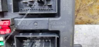 YQE500420 Блок предохранителей Land Rover Discovery 3 Арт 00048830, вид 2