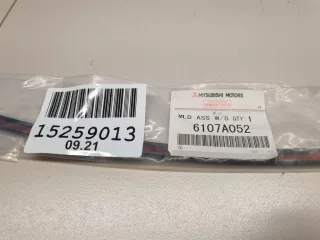 6107A052 Молдинг лобового стекла Mitsubishi Outlander 3 Арт Z234754, вид 2