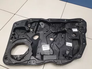 7P6837462B Кронштейн стеклоподъемника передней правой двери Volkswagen Touareg 2 Арт Z282719, вид 1