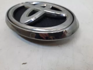 753100K010 Эмблема решетки радиатора Toyota Hilux 8 Арт VZ186870, вид 3
