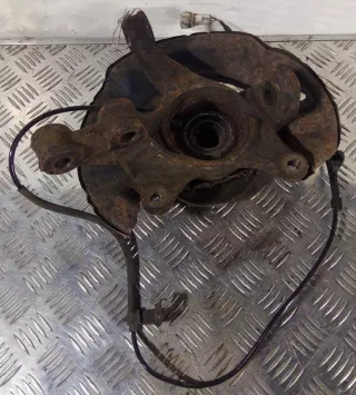 43502-0D050,43211-0D130 кулак поворотный правый Toyota Yaris 2 Арт 2003469-1
