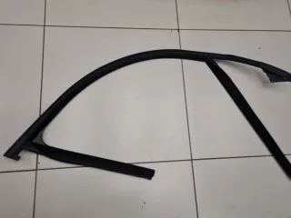 A2127250425 Уплотнитель стекла передней правой двери Mercedes E W212 Арт ZAP297754, вид 1