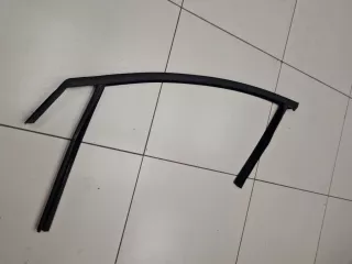 1785227 Уплотнитель стекла передней левой двери Ford Focus 3 Арт ZAP300388, вид 1