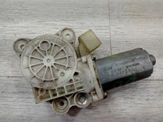 A2118203042 Моторчик переднего правого стеклоподъемника Mercedes C W203 Арт 5985637, вид 1