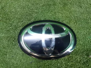 9097502160 Эмблема решетки радиатора Toyota Camry XV70 Арт 0000005257515, вид 1
