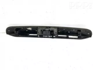 05113252ab, 05113177ab, sr7936p , artAIR30749 Накладка подсветки номера Chrysler Town Country 5 Арт AIR30749, вид 6