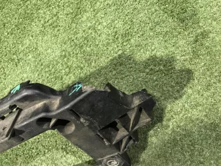 8W6807771 Кронштейн решетки радиатора Audi A5 (S5,RS5) 2 Арт 0000006108991, вид 10