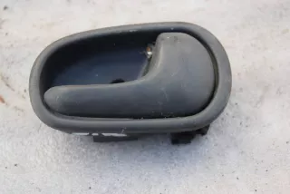  Ручка внутренняя задняя правая Mazda 121 2 Арт M121-1-1, вид 1