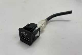 745580 , art9524619 Разъем AUX / USB BMW 3 G20/G21 Арт 9524619, вид 1