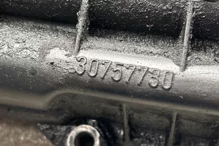 30757730 , art8685773 Кронштейн масляного фильтра Volvo XC60 1 2.4л Арт 8685773, вид 2