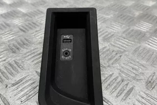9207358 , art8979941 Разъем AUX / USB BMW 3 F30/F31/GT F34 Арт 8979941, вид 1