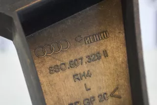 8S0807330, 8S0807329 , art706396 Кронштейн крепления бампера заднего Audi TT 3 Арт 706396, вид 5