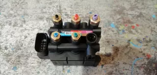4N0616013A Блок клапанов пневмоподвески Audi E-Tron Арт 00096347, вид 4