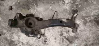 8D0407257 Кулак поворотный левый   Volkswagen Passat B5 Арт B5381, вид 1