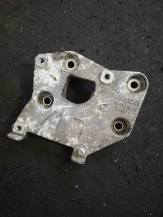 RF7L15810 Кронштейн компрессора кондиционера   Mazda 6 1 Арт MZ676, вид 1