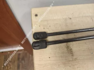 1Z5827550B Амортизатор крышки багажника (3-5 двери) Skoda Octavia A5 Арт 00100663, вид 5