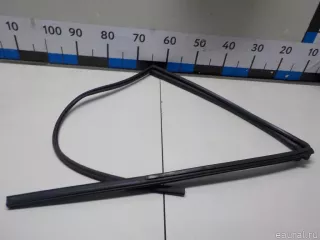 681420K100 Toyota Уплотнитель стекла двери Toyota Hilux 8 Арт E51672695, вид 1