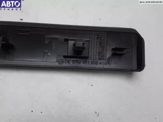 1k1858419 Накладка декоративная на торпедо Volkswagen Jetta 5 Арт 54723909, вид 2