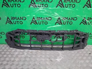 4M8807233A, 4 Кронштейн решетки радиатора Audi Q8 Арт ARM342154