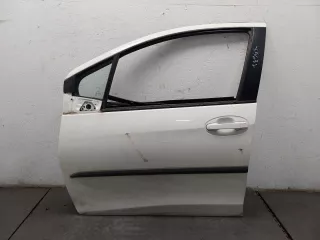 670020D230 Дверь передняя левая белая Toyota Yaris 3 Арт 9391696, вид 1