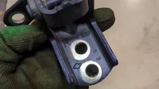 824214EA0A,824204EA0A Петля двери передней правой синяя Nissan Pulsar NB17 Арт 9416545, вид 4