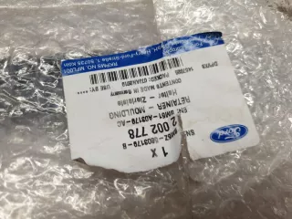 2002778 Кронштейн молдинга лобового стекла левый Ford Focus 3 Арт ZAP234741, вид 3