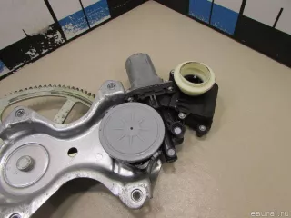 6980233080 Toyota Стеклоподъемник электр. передний левый Lexus ES 7 Арт E80430775, вид 2