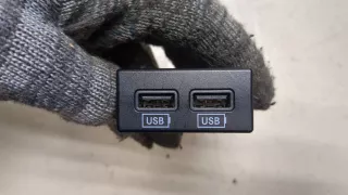 61571C0178,682531158AA Разъем AUX / USB Dodge Charger LD Арт 20009065, вид 1
