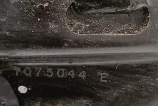 1075044E1075042E , art13083125 Кронштейн компрессора кондиционера Tesla model 3 Арт 13083125, вид 2