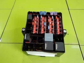  Короб предохранителей Ford B-Max Арт AL9857314021