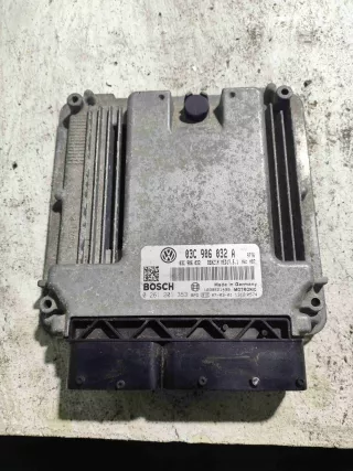 03C906032A Блок управления двигателем (ДВС)   Volkswagen Golf 4 Арт G41798, вид 1