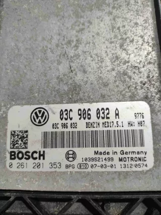 03C906032A Блок управления двигателем (ДВС)   Volkswagen Golf 4 Арт G41798, вид 2