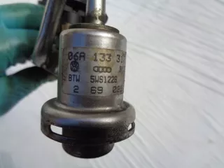 06A133317E Топливная рампа  Skoda Octavia A4 Арт AL12783276885_2, вид 4