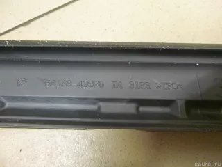 6818842070 Toyota Уплотнитель форточки правой Toyota Rav 4 5 Арт E100426300, вид 3