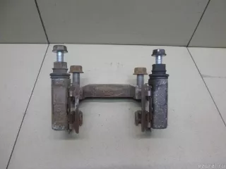 4782142080 Toyota Скоба суппорта заднего правого Toyota Rav 4 3 Арт E100462174, вид 1
