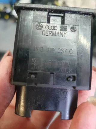 1K0919237C Подушка безопасности Audi v8 Арт AL15371446206