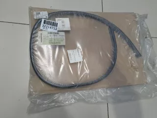 5E0823723A Уплотнитель капота Skoda Octavia A7 Арт Z343509, вид 3