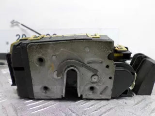 2047200635 Замок двери передней правой Mercedes C W204 Арт 00105942, вид 1